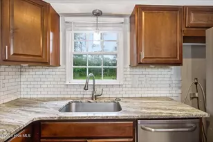 208 Greenbriar Dr, Jacksonville, NC 28546 - Photo 16