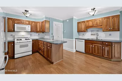 202 Queen Annes Road, Greenville, NC 27858 - Photo 10