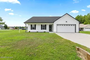 201 Chandler Simpson Ct, Beulaville, NC 28518 - Photo 2