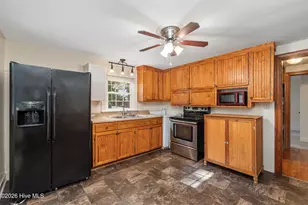 202 Academy St, Gatesville, NC 27938 - Photo 4