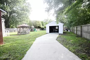 704 Henderson Dr, Jacksonville, NC 28540 - Photo 24