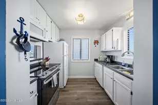 302 Canal Dr, Carolina Beach, NC 28428 - Photo 4