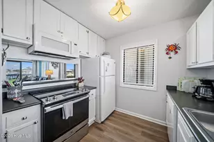 302 Canal Dr, Carolina Beach, NC 28428 - Photo 6