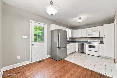 32 E Bayshore Boulevard, Jacksonville, NC 28540 - Photo 8