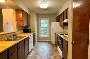 255 Bayberry Ct, Jacksonville, NC 28540 - Photo 2