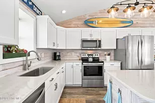 922 Broadway St, Surf City, NC 28445 - Photo 14
