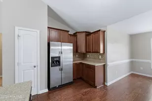 205 Mariposa Ct, Jacksonville, NC 28546 - Photo 4
