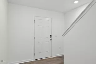 516 Chestnut Oak Dr, Sanford, NC 27332 - Photo 2