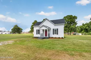 305 E Harnett St, Benson, NC 27504 - Photo 2