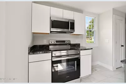 305 E Harnett Street, Benson, NC 27504 - Photo 10