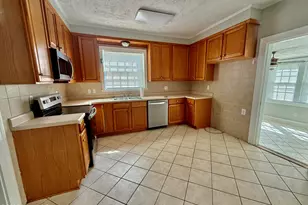 605 Entwistle St, Hamlet, NC 28345 - Photo 4