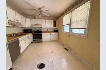 113 Bosco Drive, Jacksonville, NC 28540 - Photo 6