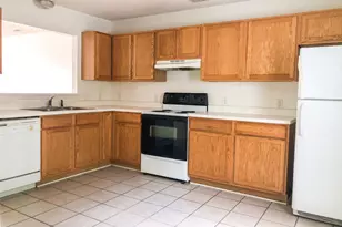 360 Hunting Green Dr, Jacksonville, NC 28546 - Photo 6