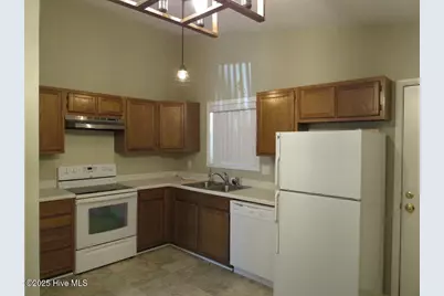 111 Village Circle, Jacksonville, NC 28546 - Photo 8