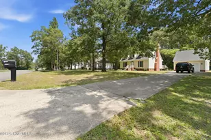 12021 Cypress Dr, Laurinburg, NC 28352 - Photo 4