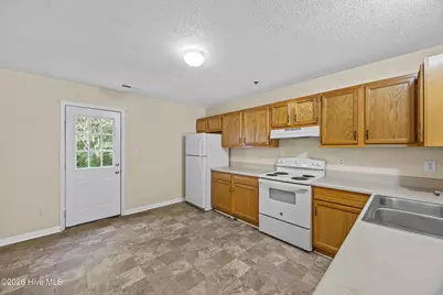 370 Bracken Place, Jacksonville, NC 28540 - Photo 6