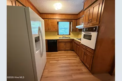 124 Rock Creek Drive S, Jacksonville, NC 28540 - Photo 2
