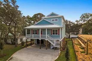 110 NE 41st St, Oak Island, NC 28465 - Photo 2
