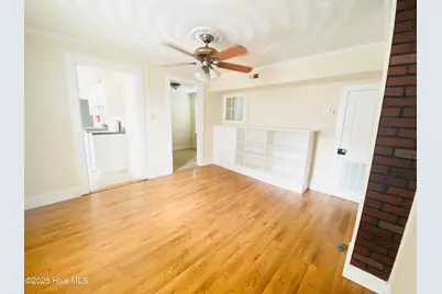 409 W Colonial Avenue, Elizabeth City, NC 27909 - Photo 10
