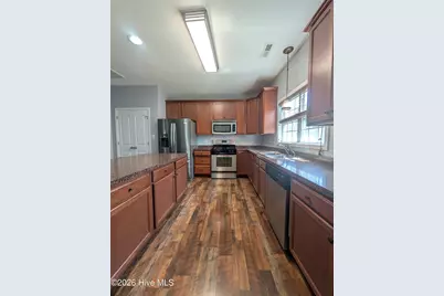 305 Weatherford Drive, Jacksonville, NC 28540 - Photo 8