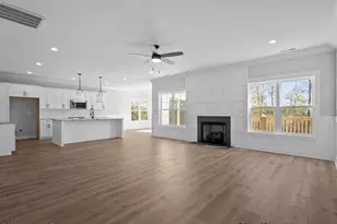 289 E Ivybridge Dr, Hubert, NC 28539 - Photo 4