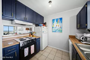 302 Canal Dr, Carolina Beach, NC 28428 - Photo 8