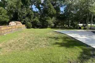 1402 Hazel Ave, New Bern, NC 28560 - Photo 4