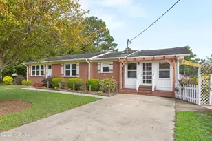 304 W Stanford St, Beulaville, NC 28518 - Photo 1