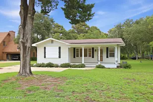 303 Cape Lookout Dr, Harkers Island, NC 28531 - Photo 2