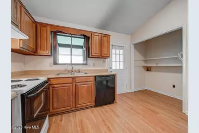 114 Pine Crest Drive, Jacksonville, NC 28546 - Photo 8