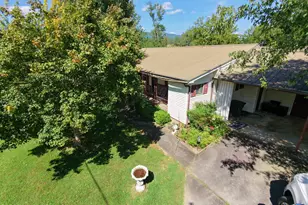 183 Colvard Ave, Andrews, NC 28901 - Photo 2