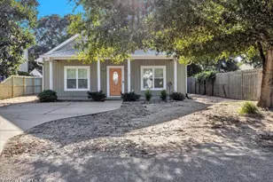 102 NW 4th St, Oak Island, NC 28465 - Photo 2