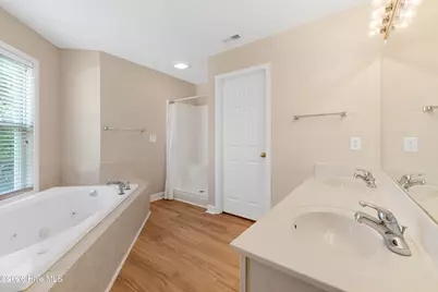 424 Commerce Avenue #D, Bridgewood Condos, Morehead City, NC 28557 - Photo 18