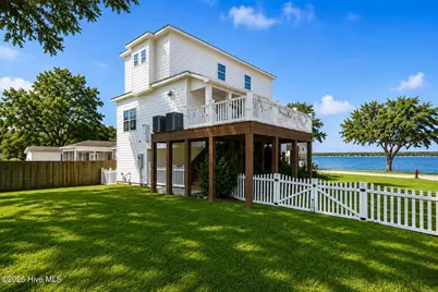 1601 River Drive, New Bern, NC 28560 - Photo 2