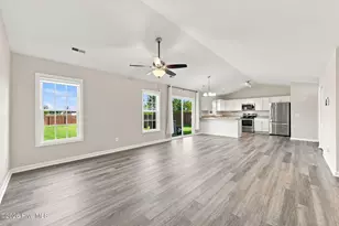 217 Cherry Blossom Dr, Richlands, NC 28574 - Photo 4