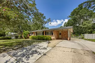 318 Englewood Dr, Wilmington, NC 28409 - Photo 2