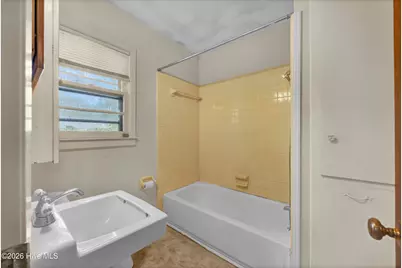 318 Englewood Drive, Wilmington, NC 28409 - Photo 14