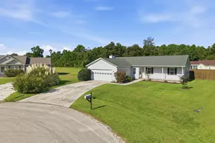 404 S Grazing Ct, Sneads Ferry, NC 28460 - Photo 2