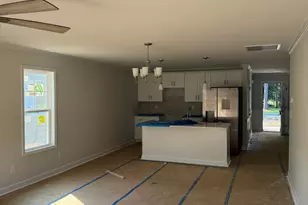 310 E Howard St, Roseboro, NC 28382 - Photo 4