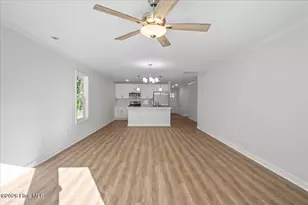 310 E Howard St, Roseboro, NC 28382 - Photo 14
