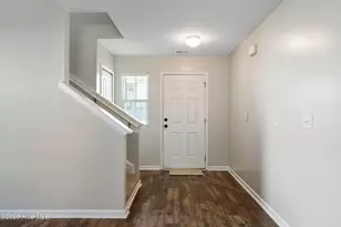 1102 Farmhouse Ln, Jacksonville, NC 28546 - Photo 2
