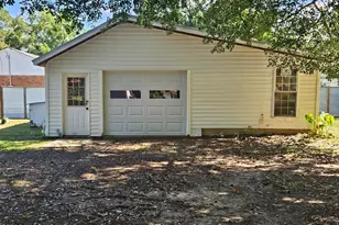 900 E Nicholson St, Clinton, NC 28328 - Photo 6