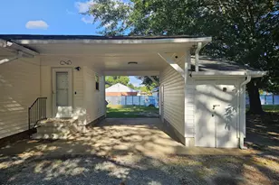 900 E Nicholson St, Clinton, NC 28328 - Photo 4