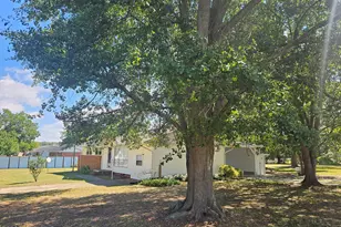 900 E Nicholson St, Clinton, NC 28328 - Photo 2