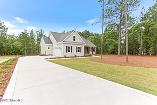 131 Longleaf Dr, West End, NC 27376 - Photo 2