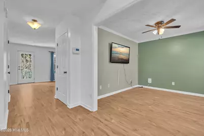 305 E Regent Court, Jacksonville, NC 28546 - Photo 16
