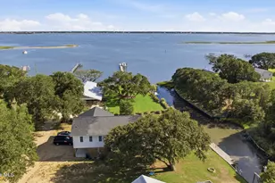 210 Upchurch Dr, Newport, NC 28570 - Photo 2