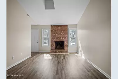 323 W Frances Street, Jacksonville, NC 28546 - Photo 2