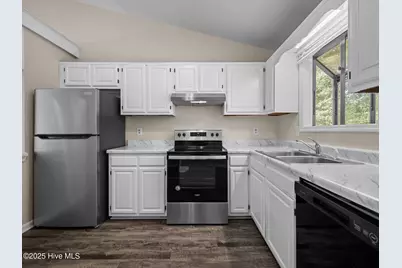 323 W Frances Street, Jacksonville, NC 28546 - Photo 6