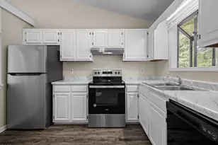 323 W Frances St, Jacksonville, NC 28546 - Photo 6